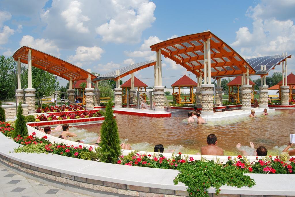 Hotel Termal Tiszaujvaros Exterior foto