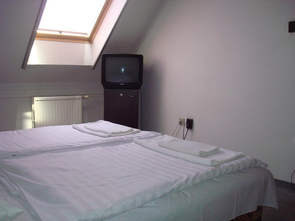 Hotel Termal Tiszaujvaros Quarto foto