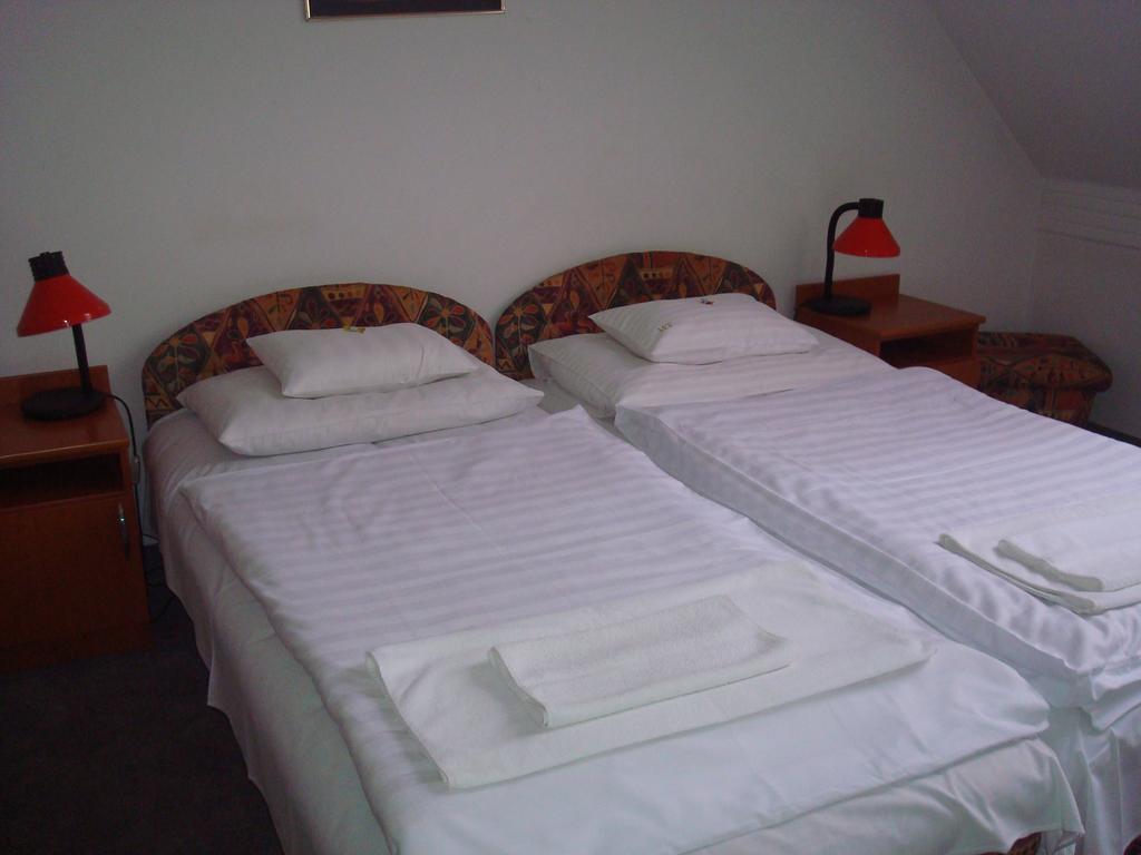 Hotel Termal Tiszaujvaros Quarto foto